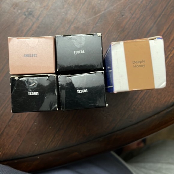 NYX Total Control Foundation 13ml- No 7 Lift Luminate Triple Action Serum 30ml - Picture 2 of 4